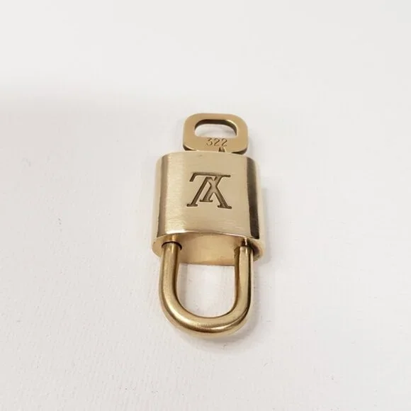 100% Authentic Louis Vuitton Authentic Gold Padlock Shiny Excellent 112825 - Picture 4 of 10